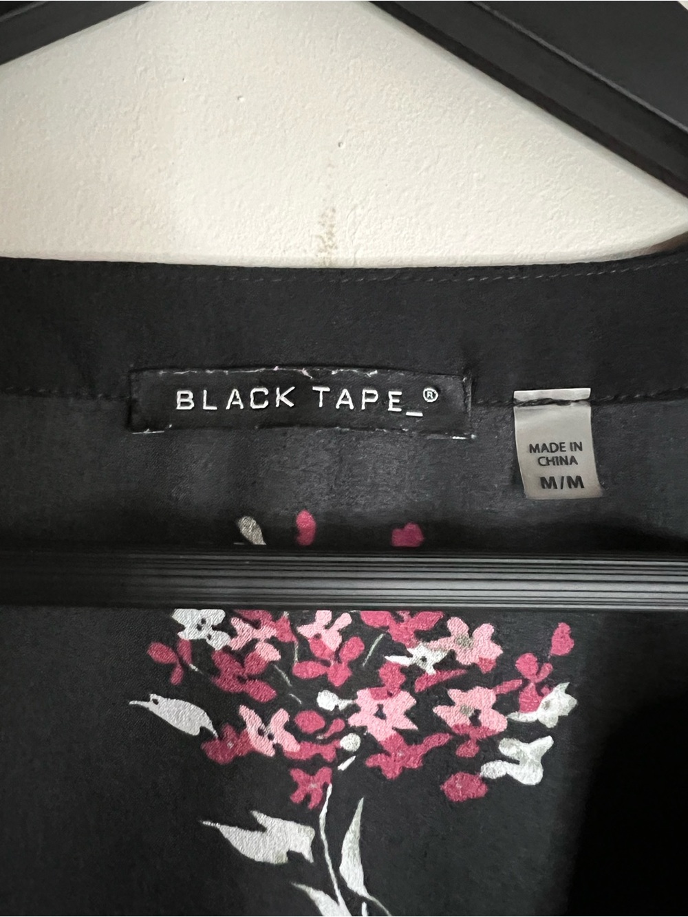 Black Tape Black Floral V-Neck Blouse Medium Long Sleeve Sheer Career Top - Picture 5 of 8